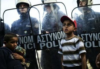 z20270973Q,Turecka-policja-podczas-protestow-uchodzcow-i-imig