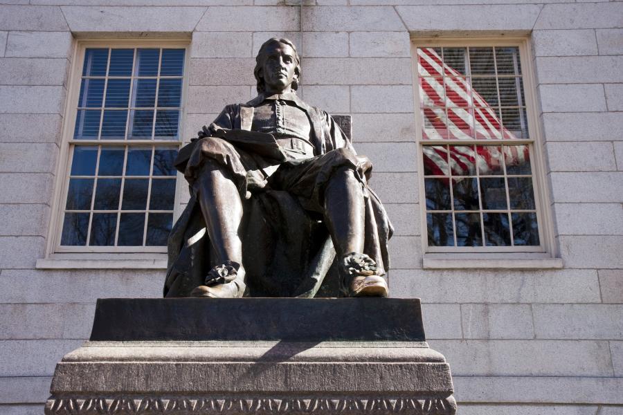 John_Harvard_Statue