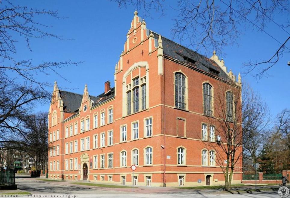 Gimnazjum_nr_2_im_Mikolaja_Kopernika_ul_Konarskiego_Stanislawa_Chojnow_378327