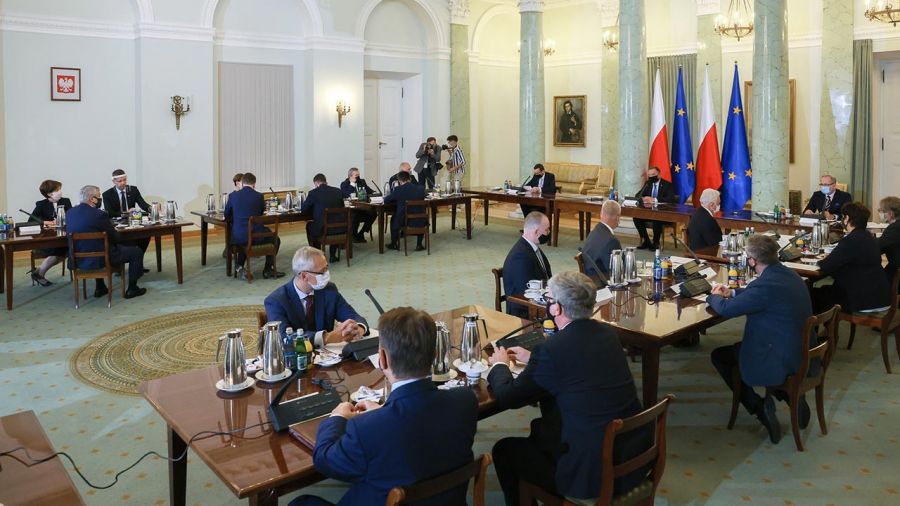 uid_2ef810925e90f28fb752816fb20d54351599241285894_width_900_play_0_pos_0_gs_0_height_506